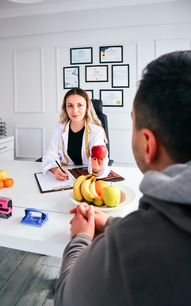 A nutrition consultation — listening before writing the plan